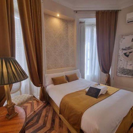 Le Petit Palue- Flora Hotel Мадрид Екстериор снимка