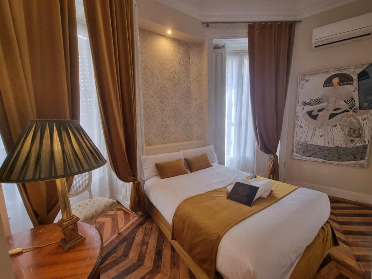 Le Petit Palue- Flora Hotel Мадрид Екстериор снимка