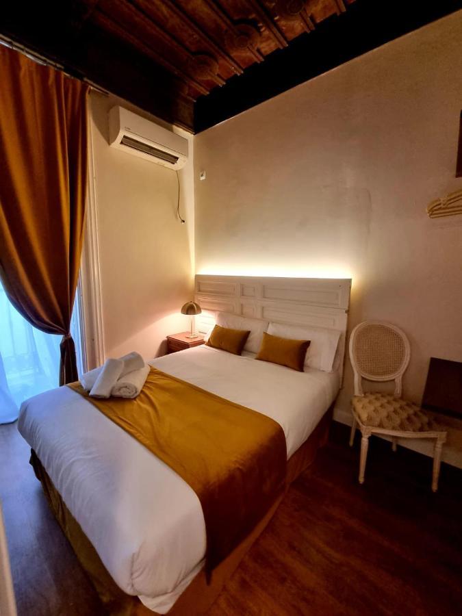 Le Petit Palue- Flora Hotel Мадрид Екстериор снимка