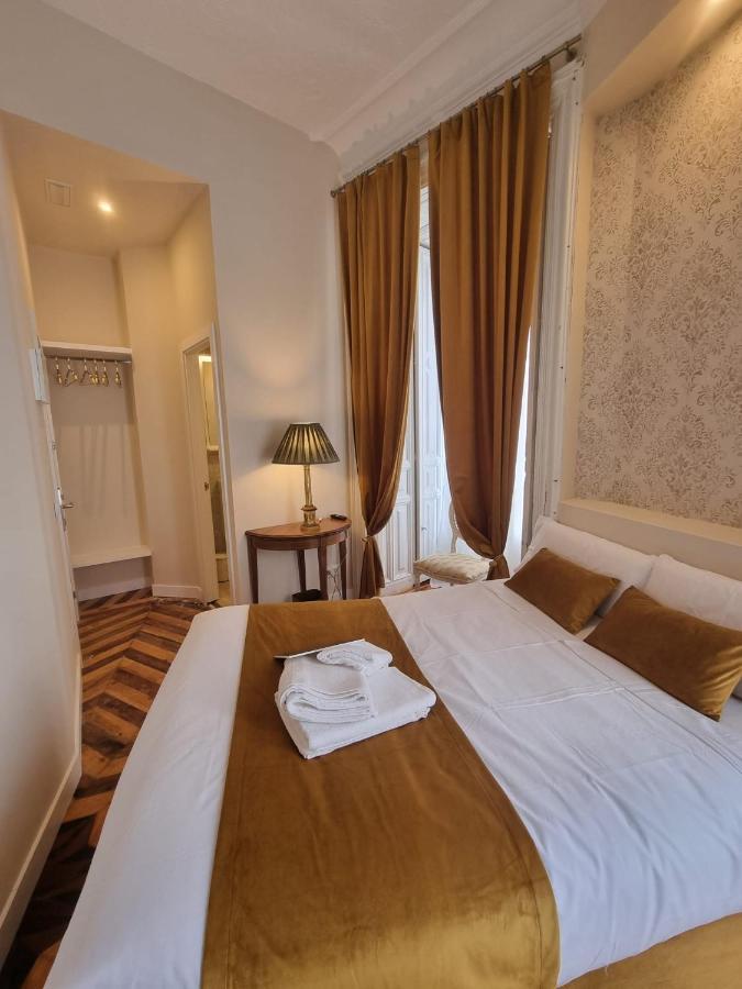 Le Petit Palue- Flora Hotel Мадрид Екстериор снимка